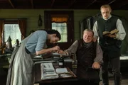 Outlander Staffel 6 Folge 3 Caitriona Balfe als Claire Randall, Mark Lewis Jones als Tom Christie, Sam Heughan als Jamie Fraser