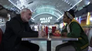 Konstantin (Kim Bodnia, l.); Pam (Anjana Vasan, r.)