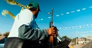 Die Autodefensas patroullieren durch den Ort.