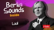 Lutz Graf Ulbrich, besser bekannt als Lüül, spielte als Teenager mit Bob Marley Fußball, sah Jimi Hendrix im Berliner Sportpalast und kennt viele der längst abgerissenen Bühnen, auf denen er später selbst als Krautrock-Pionier Geschichte schrieb. In Folge 8 von Berlin Sounds Inside spricht Anja Caspary mit ihm über die wilden 70er in Berlin, seine Bands Agitation Free und Ash Ra Tempel und die 17 Hippies. Er erzählt davon, dass er von der Sängerin Nico abhängiger war als vom Heroin und wie er versucht hat, mit seiner kosmischen Musik über die Berliner Mauer zu fliegen. - Lüül