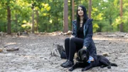 Blindenführhund Aris begleitet Johanna mit sicherer Pfote durch ihren Alltag.