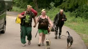 Die Punks sind derweil nach ihrer Österreich-Reise zurück in Berlin – mit einem Geschenk für Gollum.