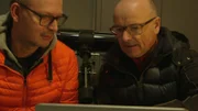 Von links: Prof. Dr. Christian Hesse und Wissenschaftsmoderator Karsten Schwanke sprechen über die Schwierigkeit der Wettervorhersage.