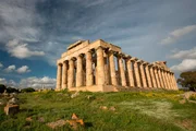 Auf Sizilien sind Jahrtausende alte Tempelanlagen mittlerweile wieder zu einem festen Bestandteil der Natur geworden.
