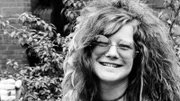 Blues-Sängerin Janis Joplin gilt als erster weiblicher Rock-Star. Ihr Auftritt beim Monterey Pop Festival 1966 markiert ihren großen Durchbruch.
