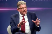 Zu Gast bei Moderatorin Sandra Maischberger: Wolfram Weimer (Kulturstaatsminister).