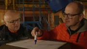 Prof. Dr. Christian Hesse erklärt Wissenschaftsmoderator Karsten Schwanke, wie man mit Mathematik Ordnung ins Chaos bringt.