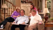 Cheryl (Courtney Thorne-Smith) schenkt Jim (Jim Belushi) ein Fotoalbum, dass auch Dana (Kimberly Williams-Paisley) und Andy (Larry Joe Campbell) (v. li.) interessiert.