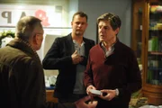 Roland bekommt die Folgen des Einbruchs zu spüren, da einige Lansinger misstrauisch werden. Von links: Alois Preissinger (Erich Hallhuber sen.) und Roland Bamberger (Horst Kummeth).