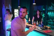 In seinem Ego verletzt gerät Milan (Vitali Huk), in Versuchung, Charlie zu bestrafen. Hinten r. Hanna (Sarah Victoria Schalow)