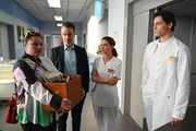 Kilian (Marc Dumitru, 2.v.r.) triumphiert über Vanessa (Julia Augustin, l.). Rechts Nathalie (Amrei Haardt) und Johannes (Maximilian Schneider)