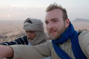 Samuel und sein Begleiter Mohamed haben den Anschluss an ihre Karawane verloren.
