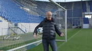 Wissenschaftsmoderator Karsten Schwanke im Tor des Bundesligisten TSG Hoffenheim.