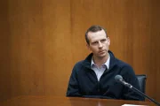 Lukasz (Julian Świeżewski) behauptet vor Gericht, dass die Entführung nur inszeniert gewesen sei.