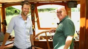 Moderator Arndt Reisenbichler (links) mit Günther Mickan (rechts) auf dessen Hausboot.