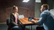 Robert Taler hat die WG per Videokamera beobachtet, um Beweismaterial für ihre Streitigkeiten aufzuzeichnen. Das Video zeigt WG-Mitbewohnerin Carla (Livia Matthes) in eindeutiger Pose mit dem Opfer Paul. Wie kam ihr Verhältnis in der Frauen-WG an? Hat es etwa für Eifersucht unter den Frauen gesorgt? Kommissar Lars Pöhlmann (Dominic Boeer) will das herausfinden.