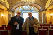 Künstliche Intelligenz verändert unsere Welt und stellt Grundfragen an unser Menschenbild. Harald Lesch (r.) und Thomas Schwartz (l.) diskutieren die Chancen und Risiken einer KI-geprägten Zukunft.