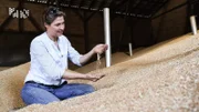 In ihrem Lager in Kissenbrück muss Landwirtin Franziska Bennecke dafür sorgen, dass sich keine Schädlinge vermehren oder ihr Weizen anfängt zu schimmeln.