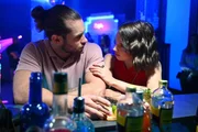 In seinem Ego verletzt gerät Milan (Vitali Huk) in Versuchung, Charlie zu bestrafen. Rechts Lara (Darya Birnstiel)