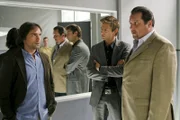 Stefan Strobl (Sebastian Goder, l.). wird von Prantl (Andreas Giebel, r.) und Hansen (Igor Jeftic, m.) unter Druck gesetzt.