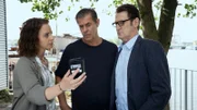 Ida (Amelie Plaas-Link, l.), Finn (Sven Martinek, M.) und Lars (Ingo Naujoks, r.) bekommen eine interessante Info von ihrer Kollegin Tomke, die gerade einen Verdächtigen beschattet.