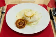 Leibgericht: Im Ofen gegarter Kabeljau mit Beurre blanc, Estragon-Öl, gebratenem Fenchel und Pancetta-Chip von Felix Schwotzer