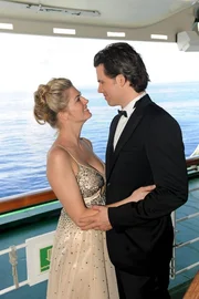 Nina Bott (Manuela Förster), Steffen Groth (Tobias Förster).