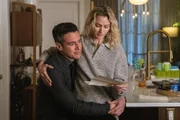 Stuart Scola (John Boyd, l.); Nina Chase (Shantel VanSanten, r.)