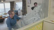 Mark (l.) und Kevin beim Küchenabriss  Die Verwendung des sendungsbezogenen Materials ist nur mit dem Hinweis und Verlinkung auf RTL+ gestattet.; Mark (l.) und Kevin beim Küchenabriss  Die Verwendung des sendungsbezogenen Materials ist nur mit dem Hinweis und Verlinkung auf RTL+ gestattet.