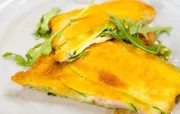 „Zucchini-Cordon bleu mit Tomaten-Rucola-Salat“ von Hannes Müller.