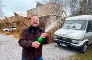 Friso Richter will wissen, wieviel Luxus braucht man beim Camping wirklich.