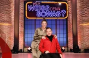 Treten bei "Wer weiß denn sowas?" als Kandidat:innen an: Die Schauspielerin Sarah Elena Koch (l.) und ihr Ehemann, der Schauspieler Samuel Koch (r.).