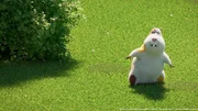 Ängstlich läuft Hamster Albert durch den Garten, denn er war noch nie draußen.
