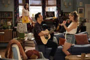 (v.l.n.r.) Kat (Mayim Bialik); Max (Cheyenne Jackson); Zoey (Margie Mays)