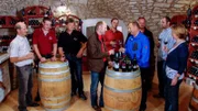 Harry Prünster bei der Weinverkostung mit diversen Winzern in der Vinothek Neckenmarkt.