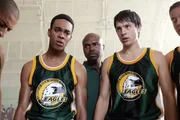 Harold (Eugene Jones, l.) und Ted (Nicholas D'Agosto, r.)
