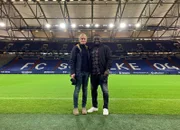 Erst mal zur Arena nach Gelsenkirchen: Pierre M. Krause und Gerald Asamoah auf Schalke 04.