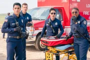 (v.li.): Anirudh Pisharody (Ravi Panikkar), Oliver Stark (Evan ‚Buck‘ Buckley), Kenneth Choi (Howie ‚Chimney‘ Han), Aisha Hinds (Henrietta ‚Hen‘ Wilson).