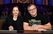 Rateteam-Kapitän Elton (r.) mit Sängerin, Musicaldarstellerin und Schauspielerin Senta-Sofia Delliponti - ‚Senta‘ (l.).