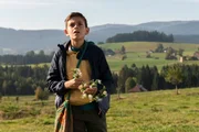 Liam (Nils Hofschneider) sucht das verlorene Alpaka Pascha.