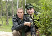 Hubert (Christian Tramitz, l.) mit dem Kollegen Martin Riedl (Paul Sedlmeier, r.). Weiteres Bildmaterial finden Sie unter www.br-foto.de.