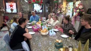 Familie Wollny beim gemeinsamen Frühstück