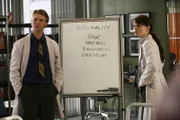 Ein Teenager der grundsätzlich völlig überzogen reagiert macht Dr. Robert Chase (Jesse Spencer, l.) und Dr. Allison Cameron (Jennifer Morrison, r.) das Leben schwer ...
