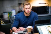 Kenny Crosby (Kellan Lutz)