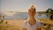 Der Campingsplatz füllt sich und Andrine (Adeline Opedal) freut sich auf die Ferien.