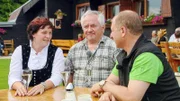 Harry Prünster mit Brigitte und Franz Plöpst auf der Turnerhütte.