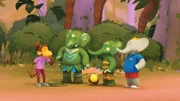Chiku kann bei den Rüsselspielen der Elefanten nicht mitspielen. Aylas Bruder Gandeen, Ayla und Badou sind ein wenig ratlos.
