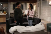 Carter (Julian Gant, l.); Randi (Kyla Pratt, r.)