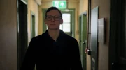 Thomas Cheetham geht durch einen Korridor in Bletchley Park in Milton Keynes, Großbritannien.