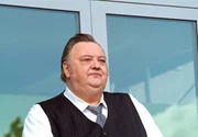 NDR Fernsehen DER DICKE, "Angstpartie", am Montag um 21:00 Uhr. Gregor Ehrenberg (Dieter Pfaff) muss sich für einen Mandanten in große Gefahr begeben.